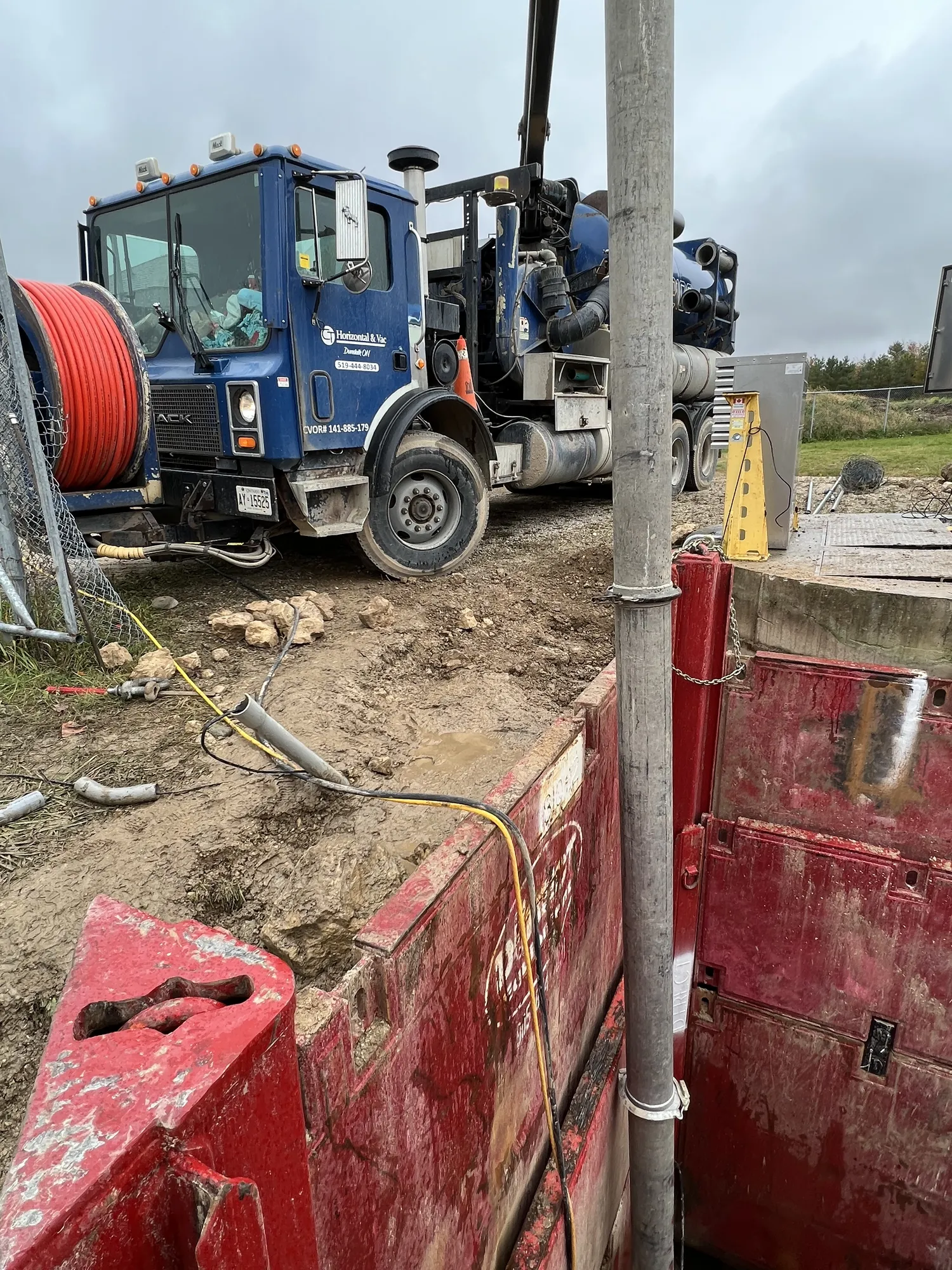 CT Hydrovacs crew on an active hydrovac project