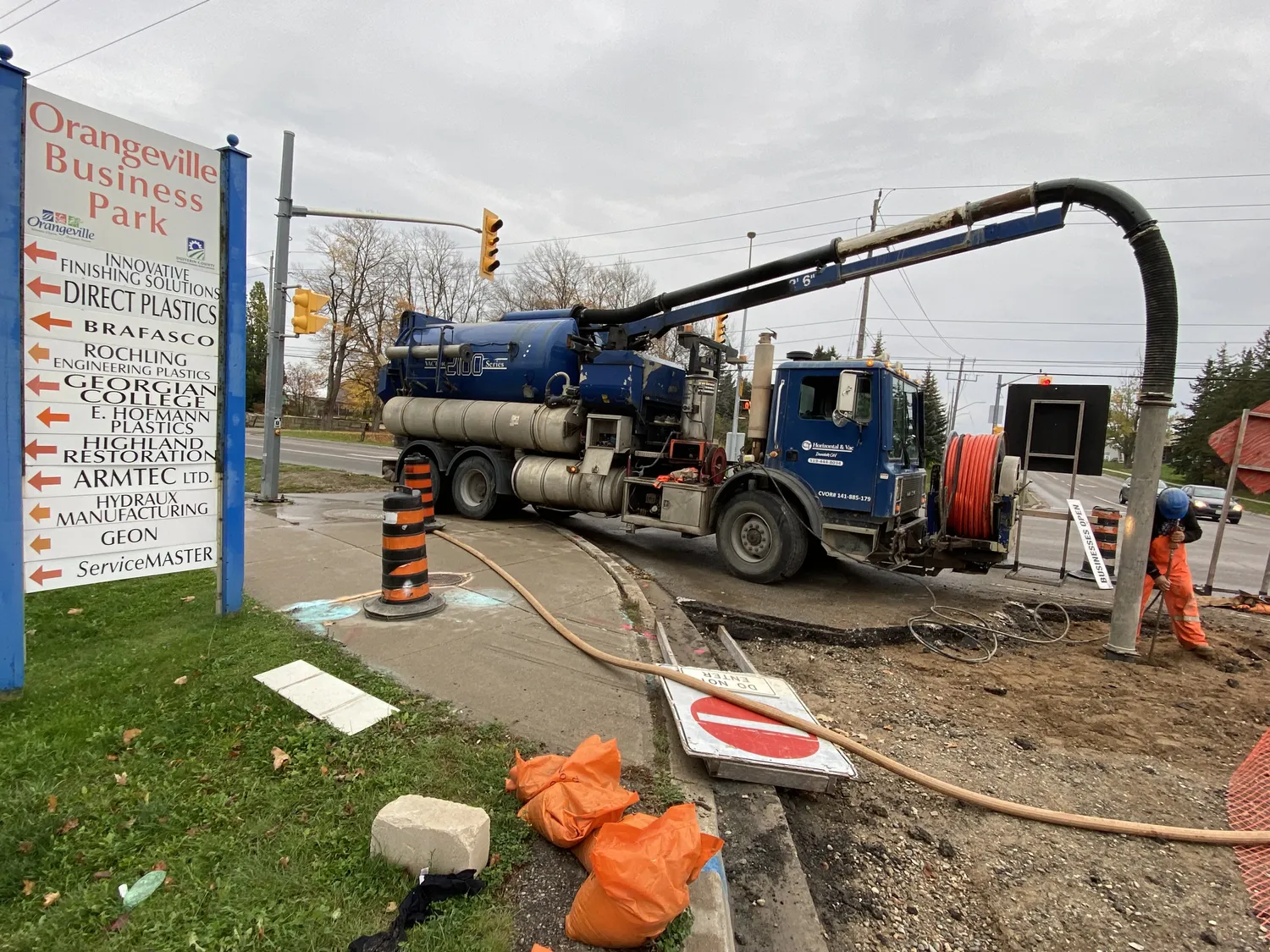 CT Hydrovacs hydrovac operations on a road project