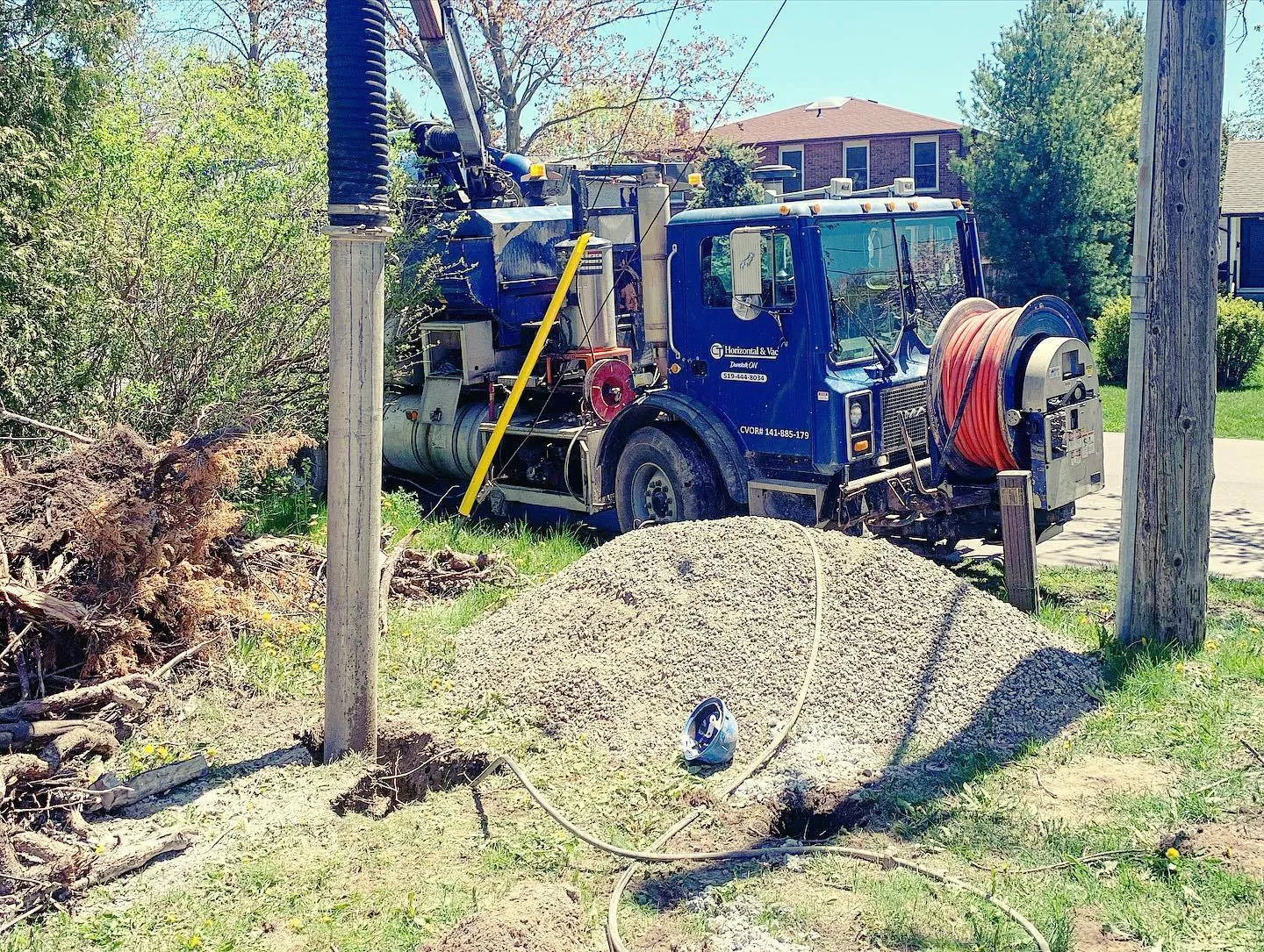CT Hydrovacs crew on a utility infrastructure project