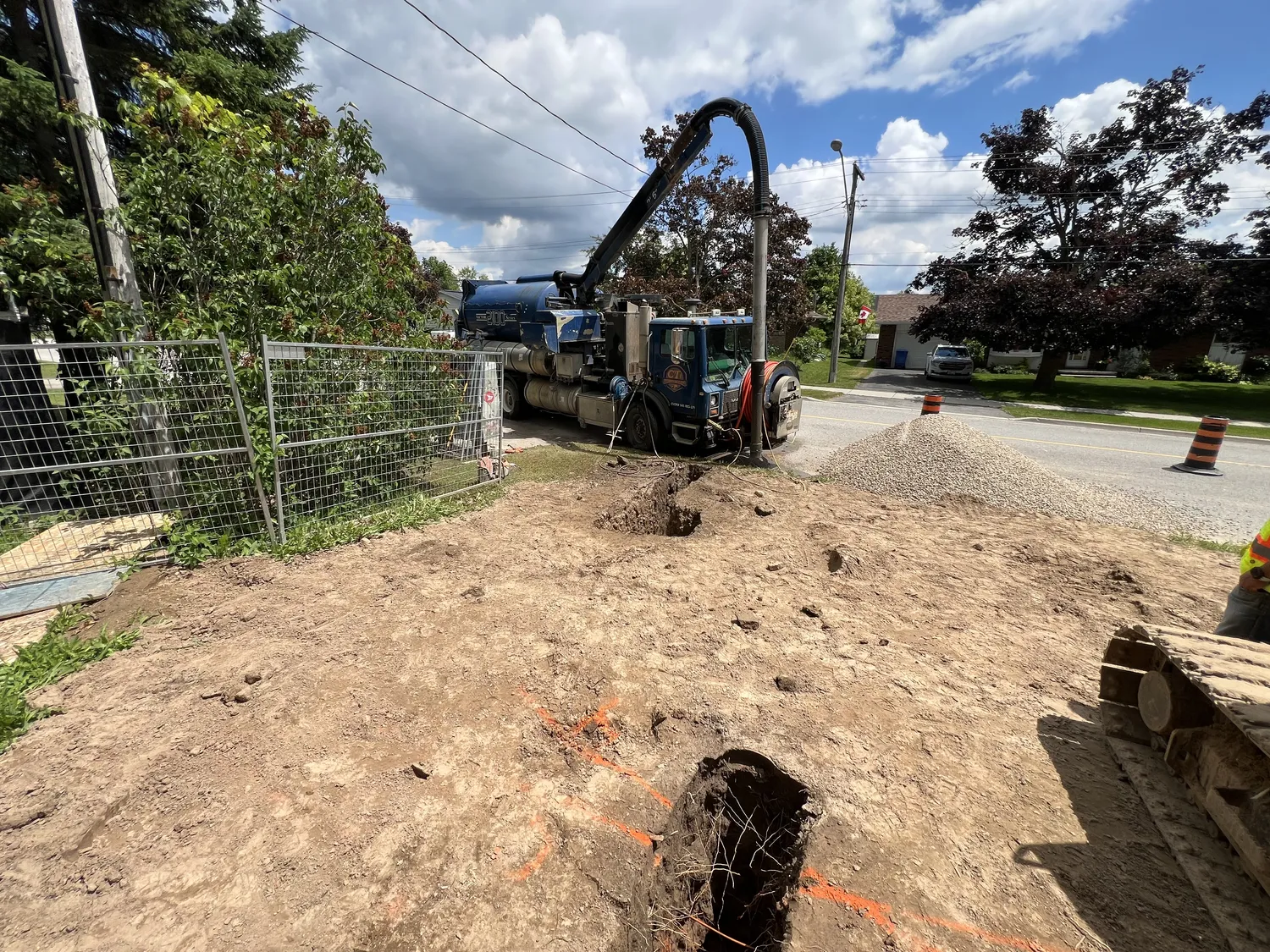 CT Hydrovacs on site — excavation and support